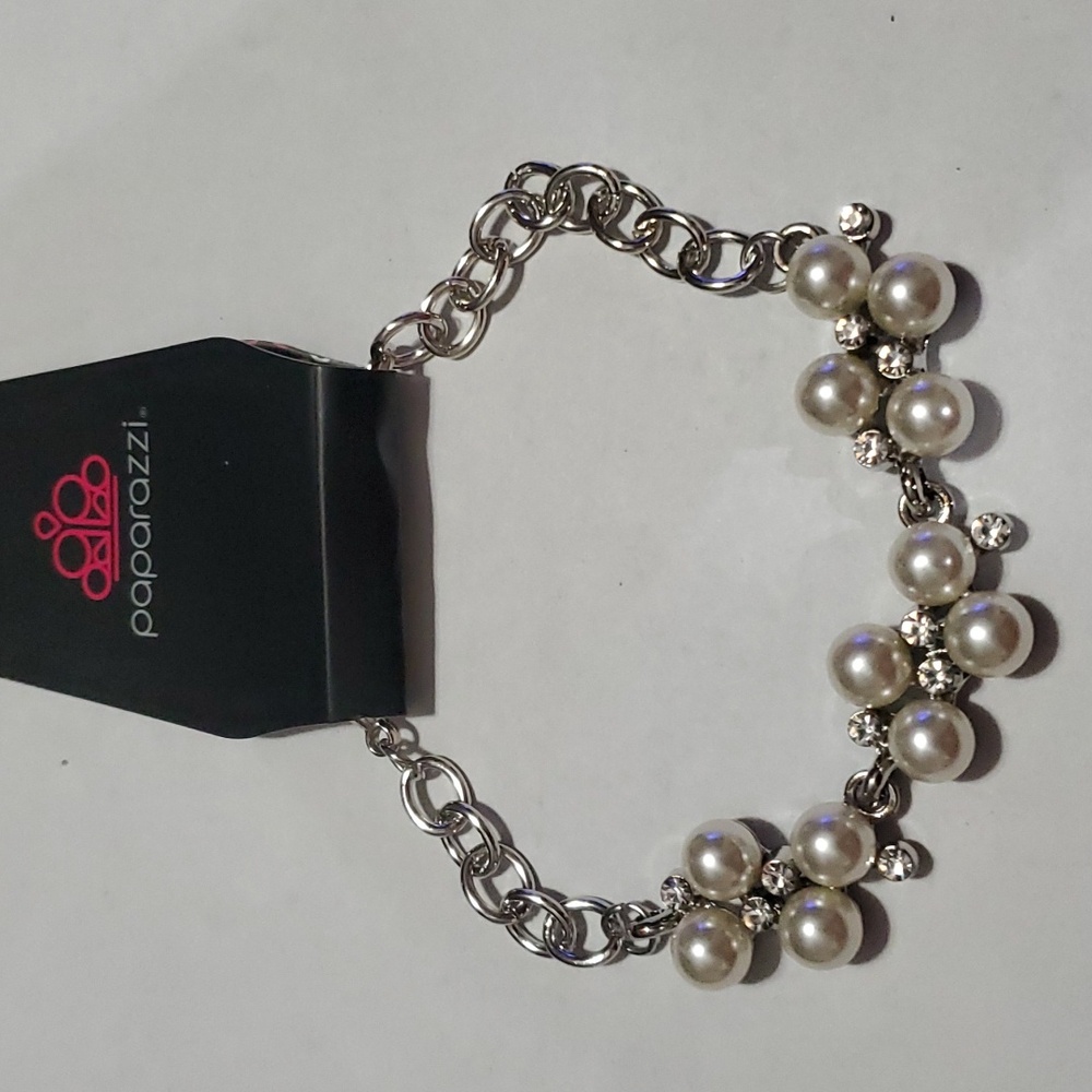 Paparazzi faux pearl bracelet